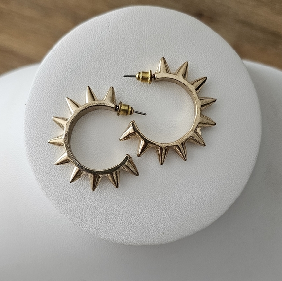 Vintage & Unique Gold Tone Hoop Earrings. - Picture 7 of 7